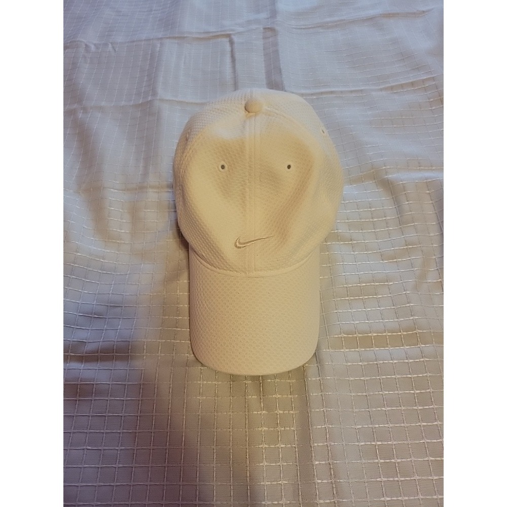 Nike Dri-FIT White Waffle Knit Adjustable Athletic Running Golf Hat Cap Mens
